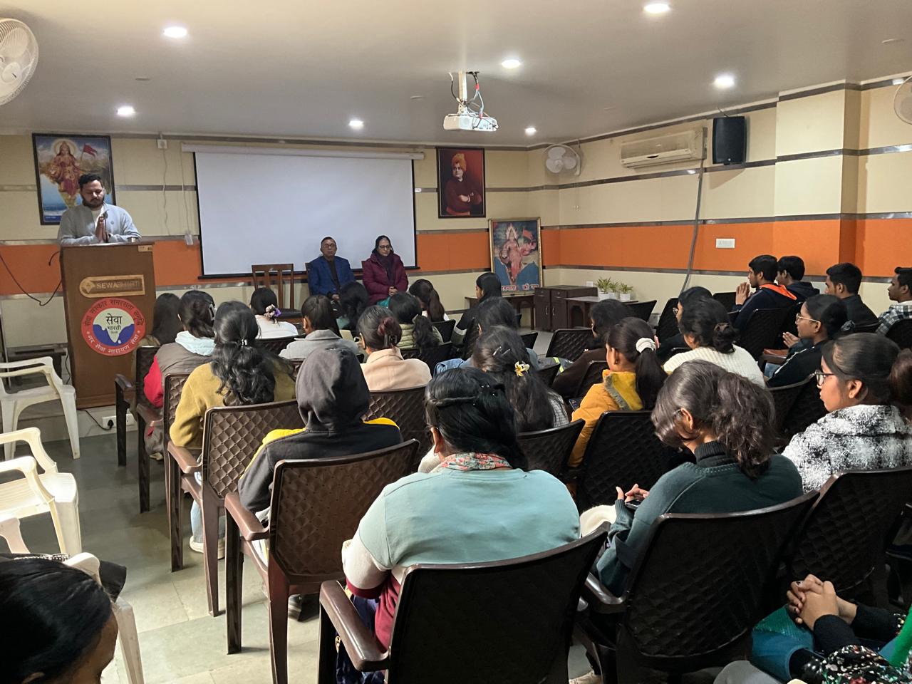 स्वामी विवेकानंद के सपनों को साकार करेंगे सेवा भारती के युवा दिल्ली विश्वविद्यालय के छात्रों ने सेवा पथ पर चलने का लिया संकल्प