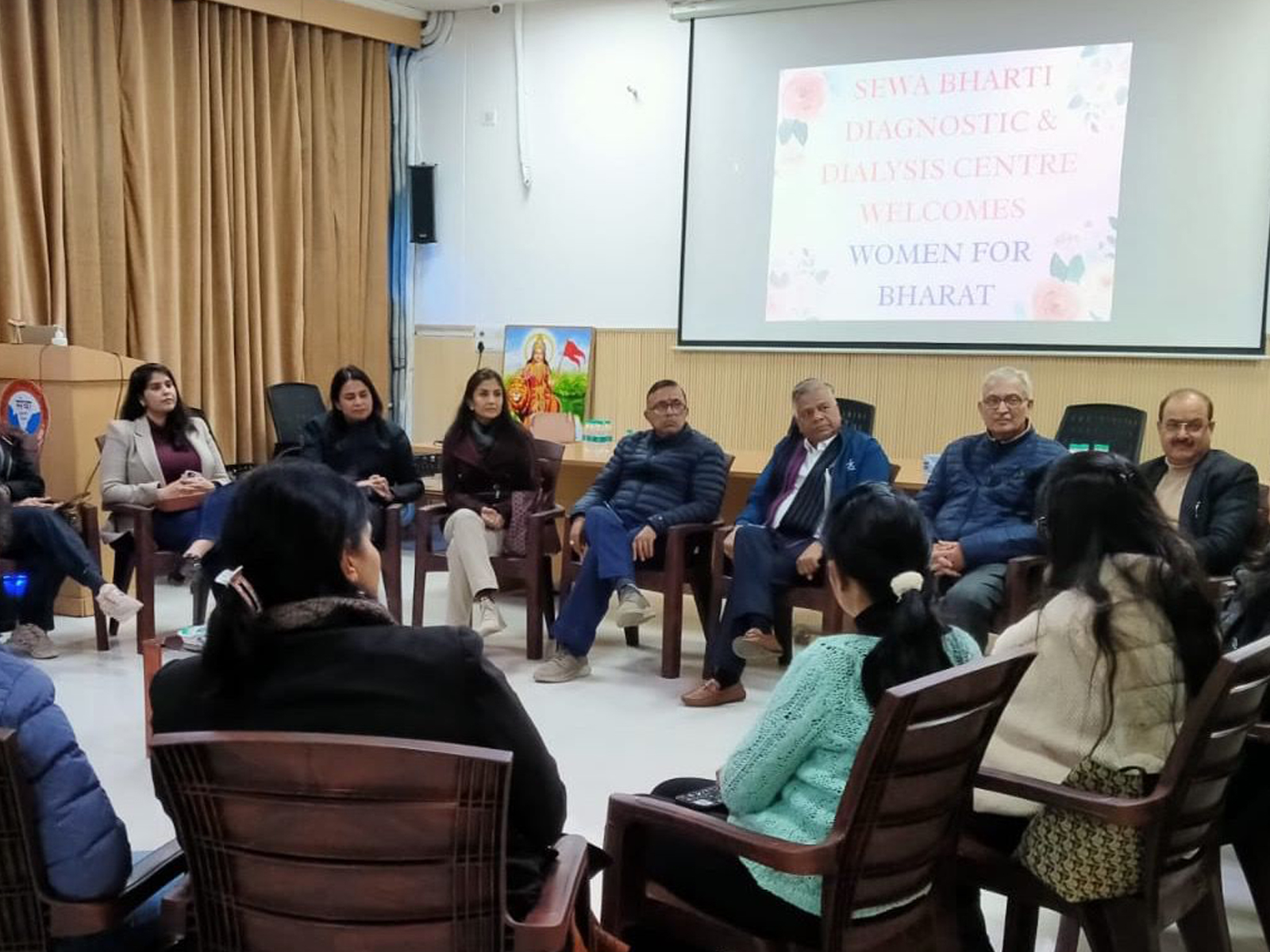 Women For Bharat की 16 सदस्य टीम ने किया सेवा भारती स्वास्थ्य प्रकल्प का दौरा वढेरा भवन में चिकित्सा सेवाओं को देख अभिभूत हुईं महिला प्रतिनिधि