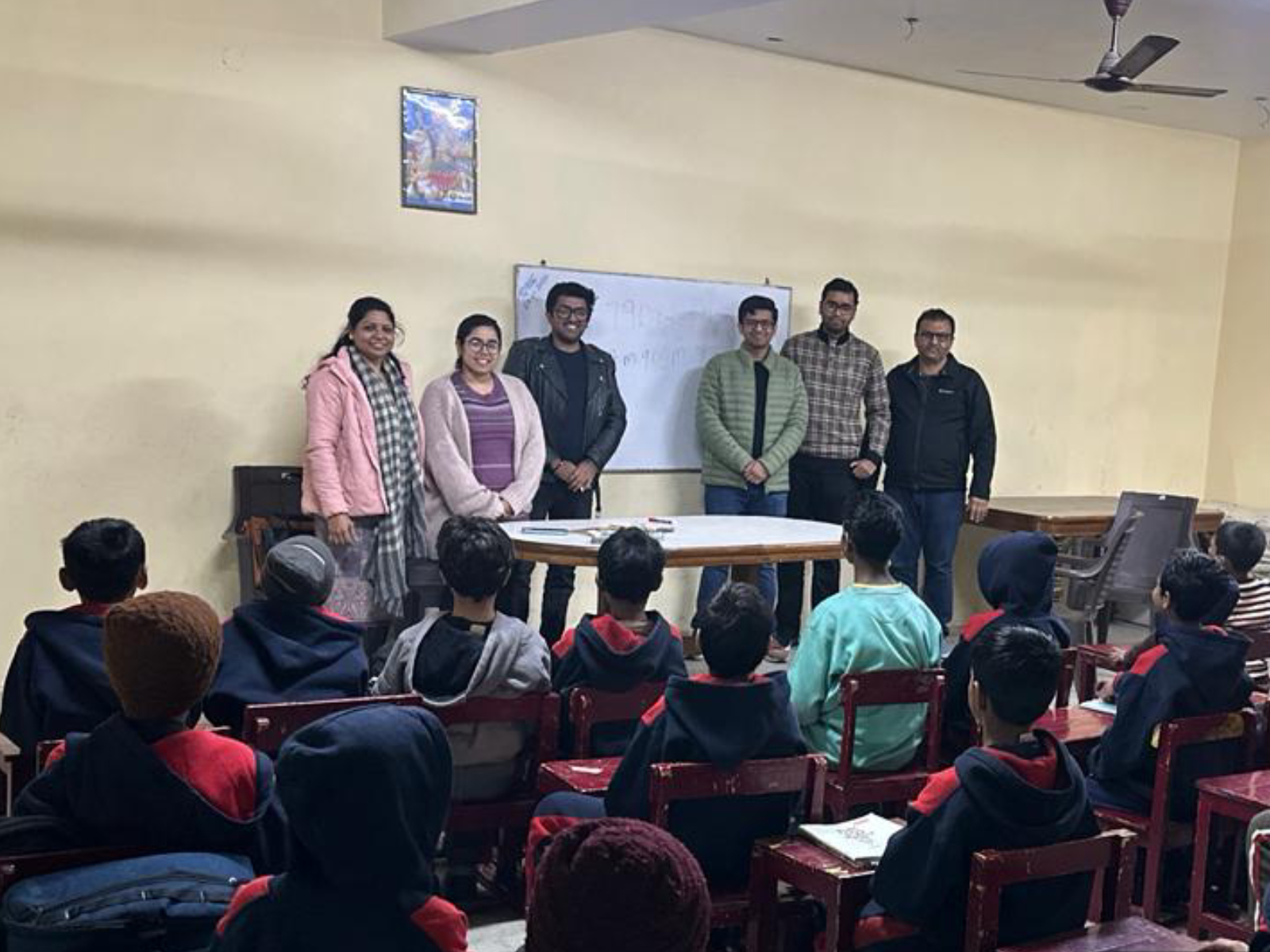 शिक्षा और सेवा के माध्यम से NMIMS मुंबई के विद्यार्थियों ने दिल्ली के वंचित बच्चों के शैक्षणिक विकास कराया