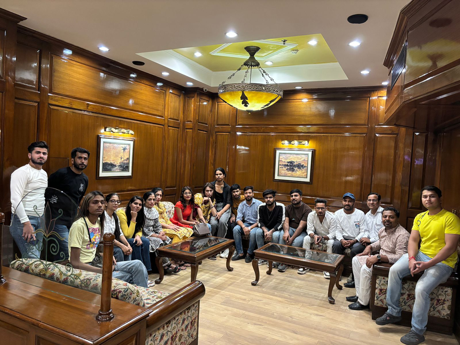 सेवा भारती उन्नयन द्वारा ट्रांसजेंडर समाज को फिल्म दिखाई गयी