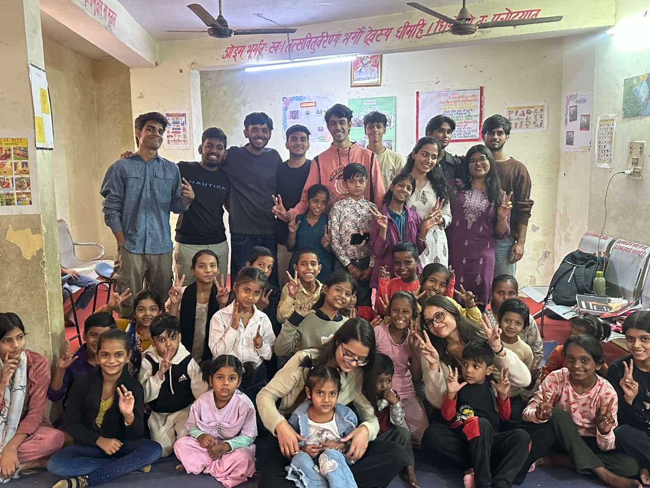 बाल दिवस पर मुझे गांधीनगर स्मार्ट क्लास वॉलिंटियर्स के टीन फॉर सेवा केंद्र जाने का मौका मिला